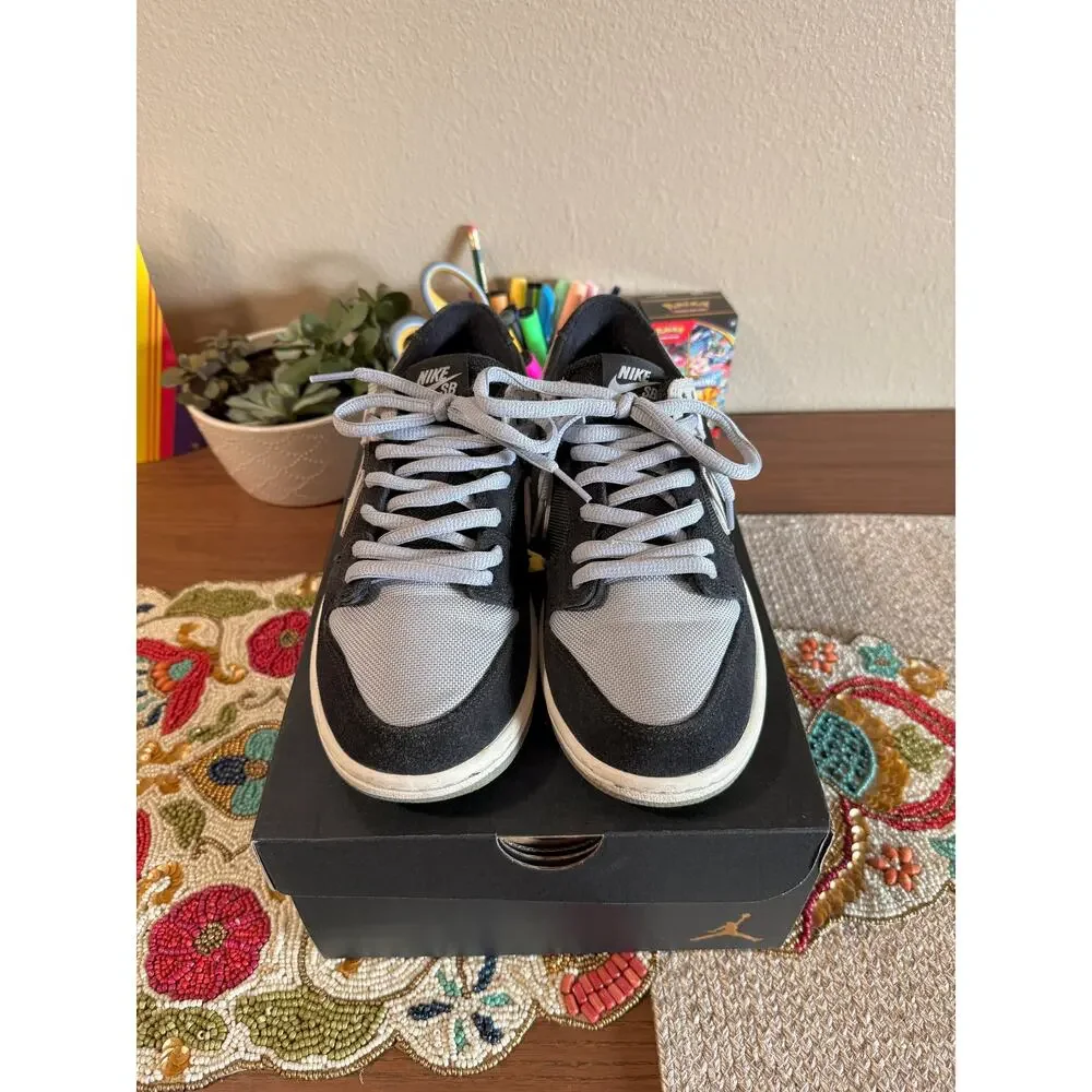 2017 Nike SB Zoom Dunk Low Pro Black Wolf Grey White Smoke Shadow 854866 001